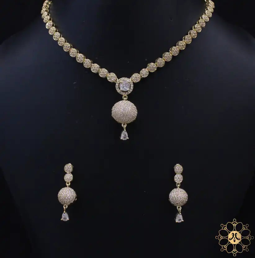 Simple And Elegant Gold Diamond Necklace